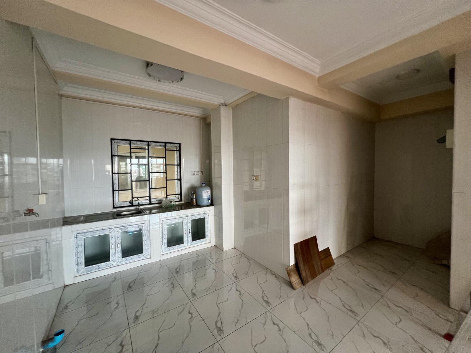 U Nyo Condo 1450 sqft 7F 1