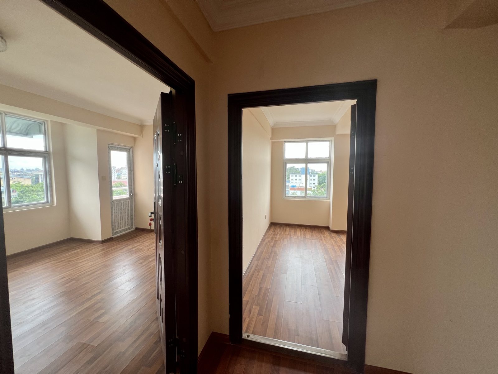 U Nyo Condo 1450 sqft 7F 2