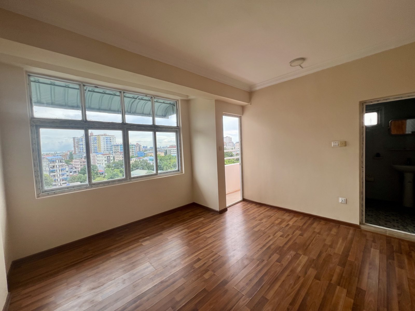 U Nyo Condo 1450 sqft 7F