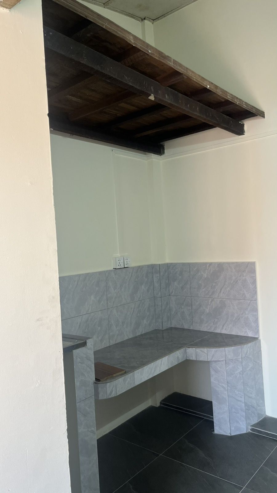 Kyimyindaing Nat Sin Road Apartment 6F (16)