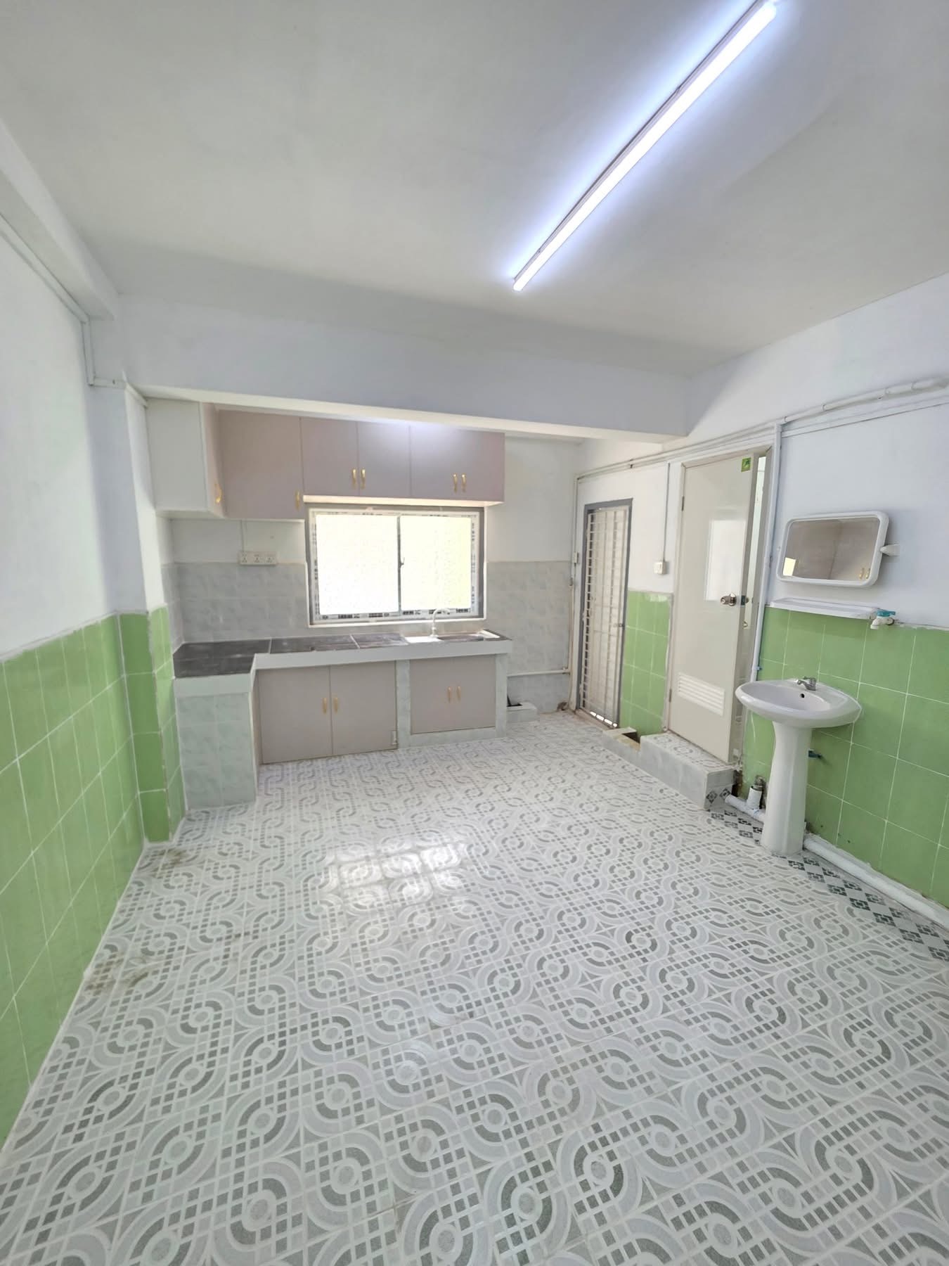 Sanchaung LinnLonn Rd Apartment 2F (12)